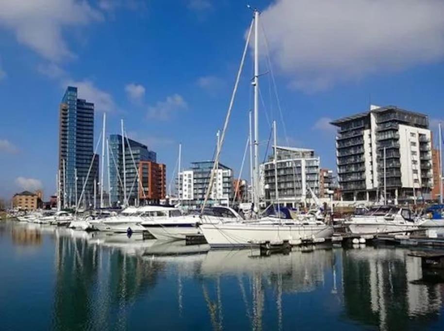 1-Bed Flat In Ocean Village Southampton Eksteriør billede